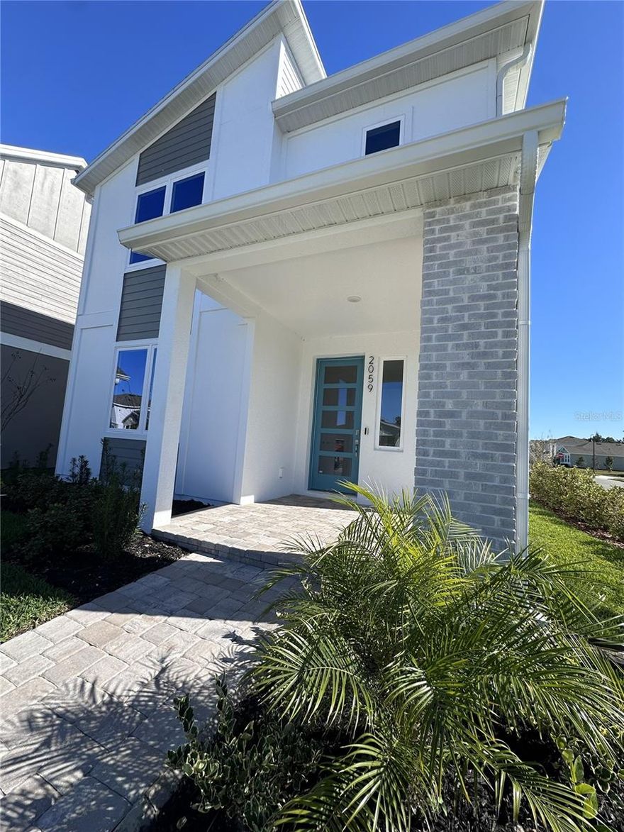 Your new home is waiting for you! This Saint Cloud property is in an excellent location, with spaces designed to enjoy with family and create lasting memories. Close to everything you need—shopping, services, and major road access. Don’t miss this opportunity—schedule your showing and see it today!