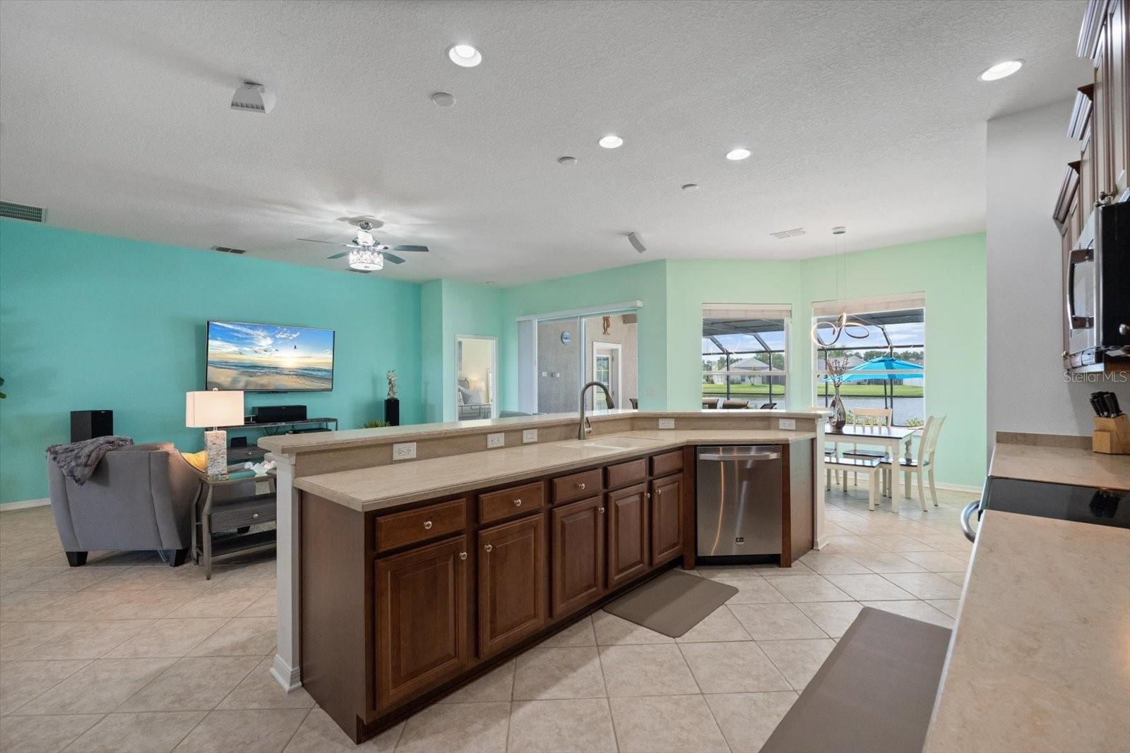 LAKESIDE PRESERVE - Residential