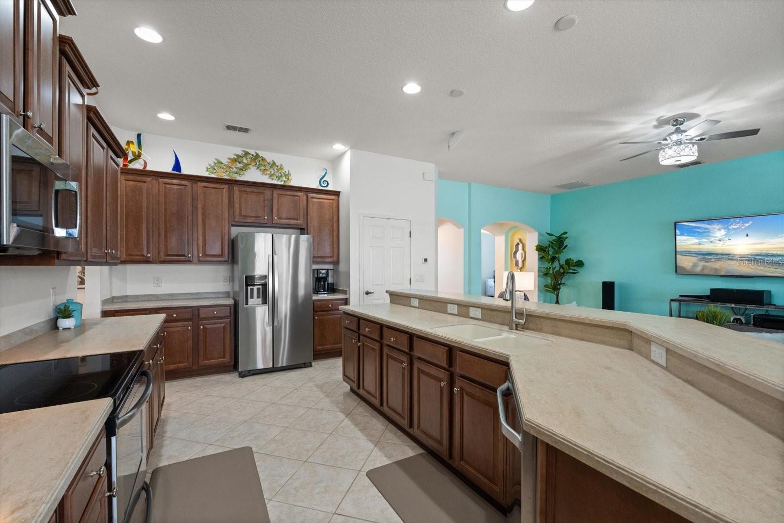 LAKESIDE PRESERVE - Residential