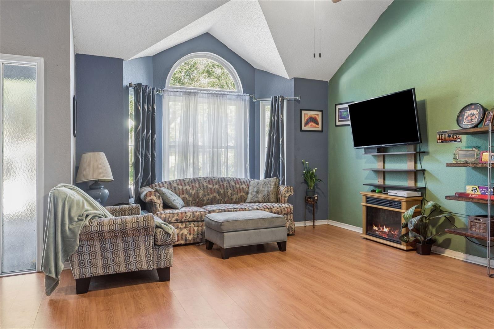 3237 MONTROSE CIRCLE