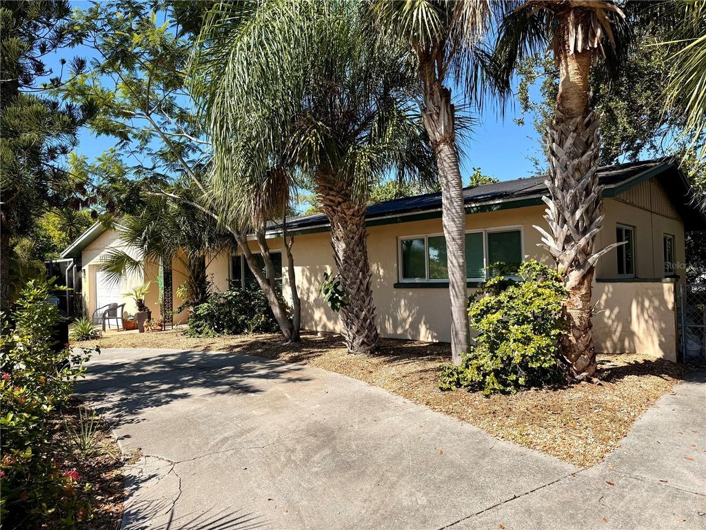 Photo of 1721 Birchwood Street, Sarasota, FL 34231 (MLS # A4669540)