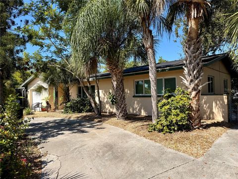 Photo of 1721 Birchwood Street, Sarasota, FL 34231 (MLS # A4669540)