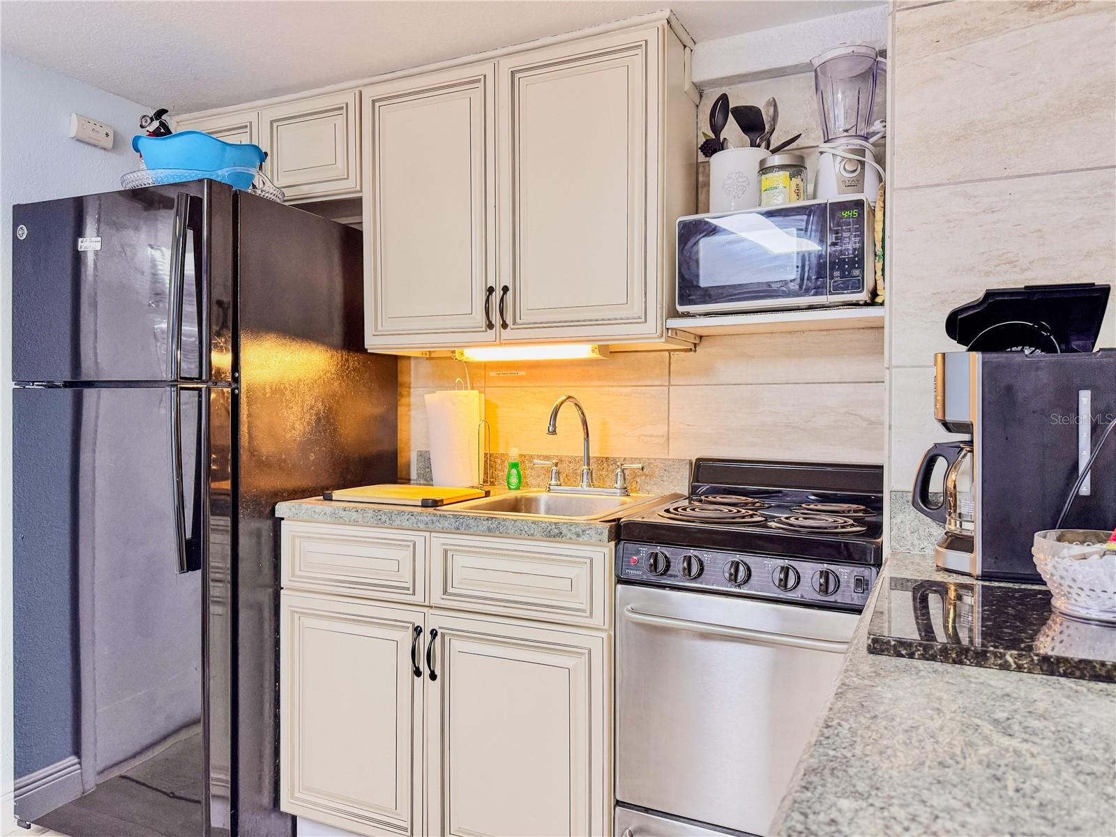 HAWAIIAN INN LC - Residential