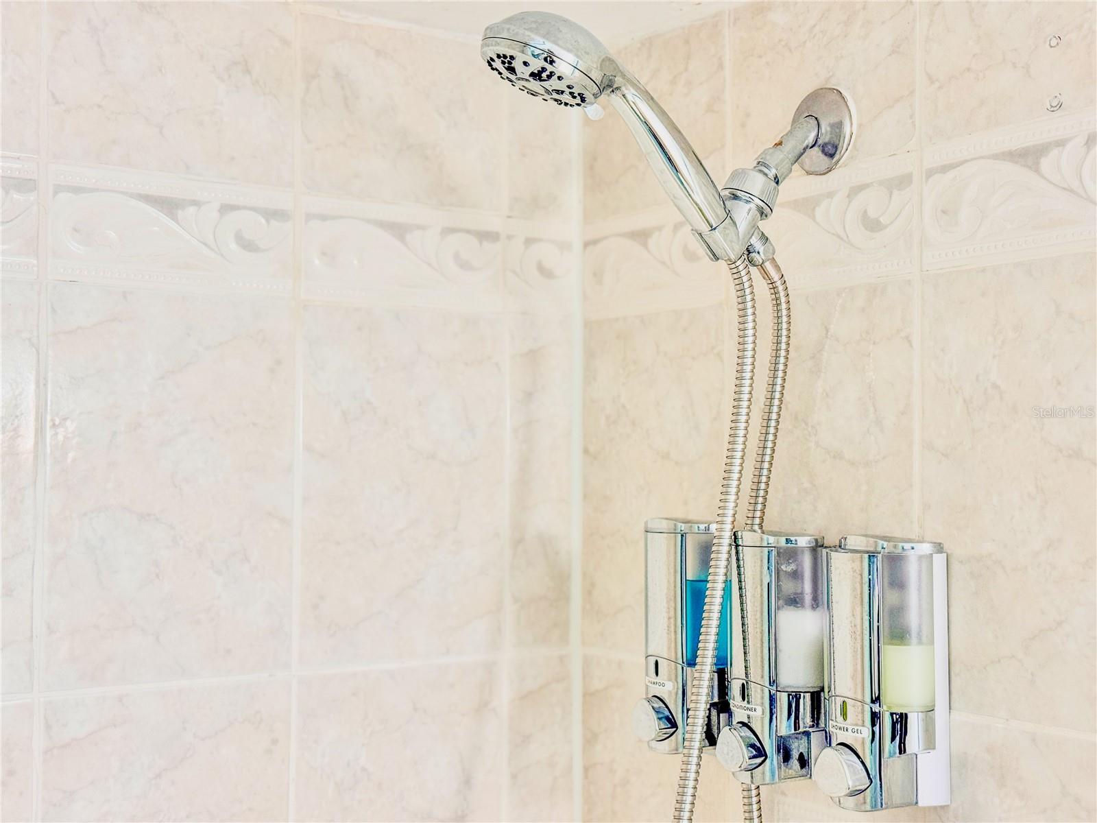 HAWAIIAN INN LC - Residential