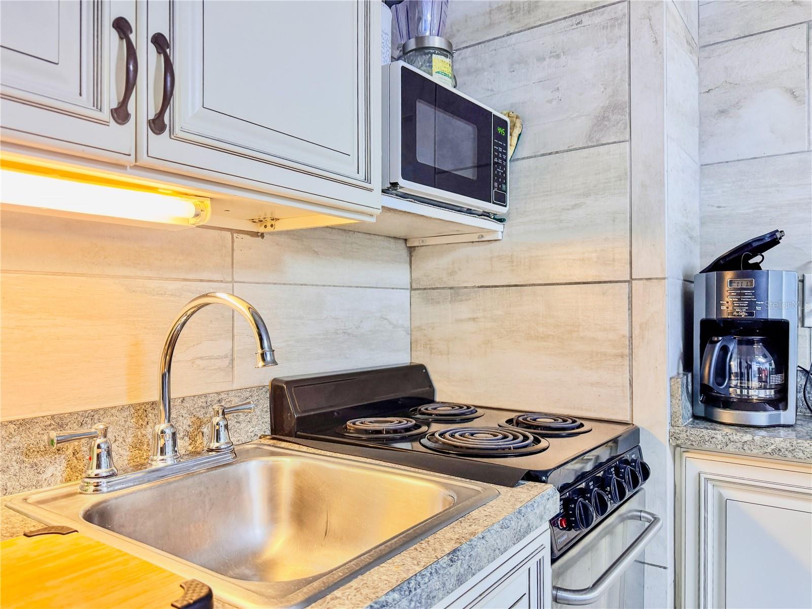 HAWAIIAN INN LC - Residential