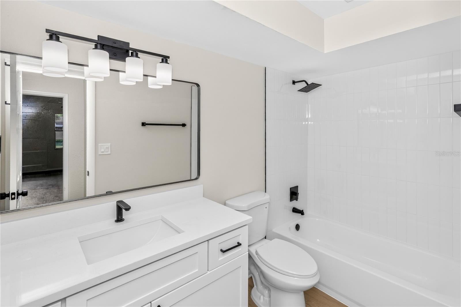 Casas a venda 2 - Jen Dantas 236 MONT BLANC COURT 100