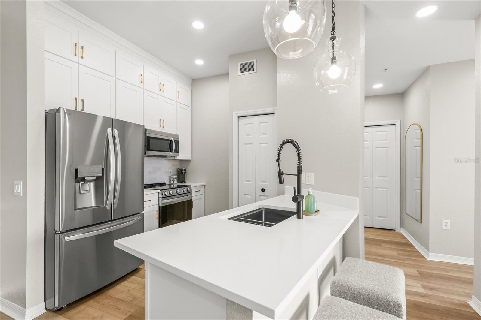 5160 NORTHRIDGE ROAD 302