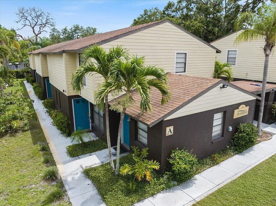 Amazing LOCATION! west side of US1, one block from the bay. sunset beach area.. Remodeled unit, private parking spaces, water and garbage included. must see living space.