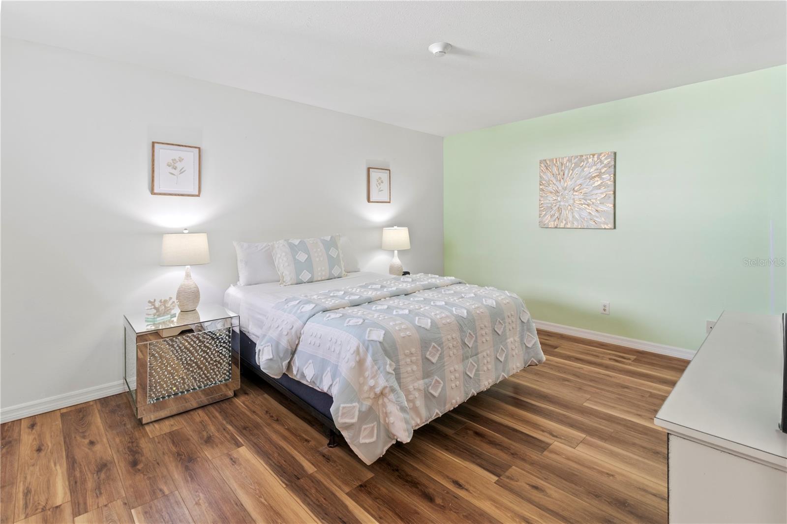 BAYPORT BCH & TEN PH D - Residential