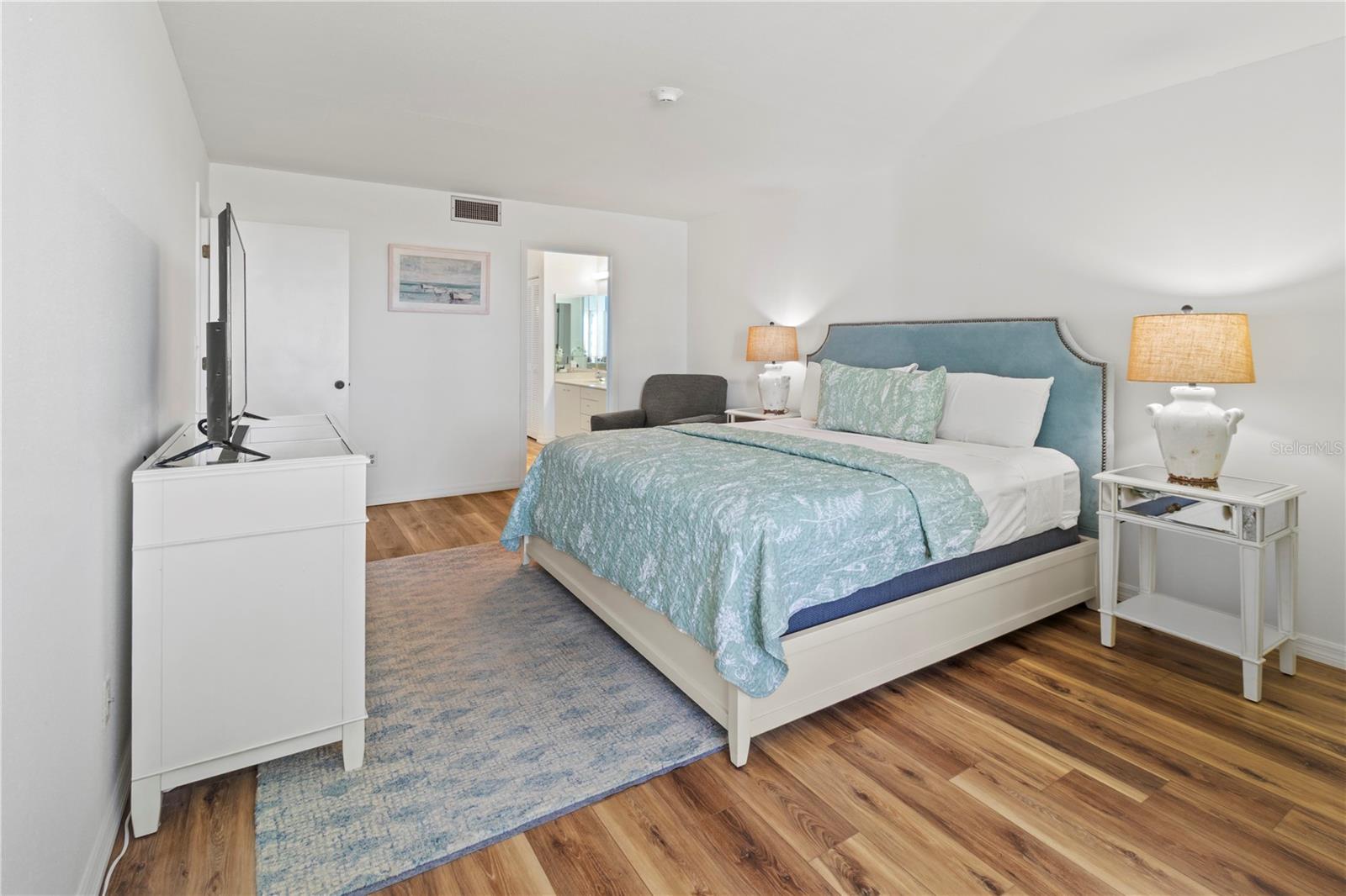 BAYPORT BCH & TEN PH D - Residential