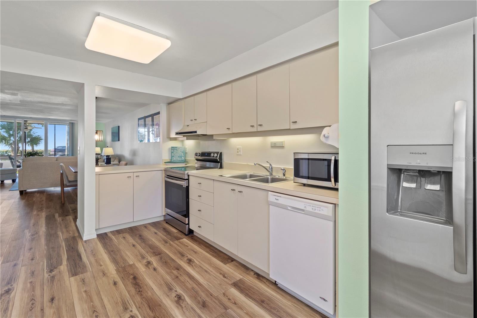 BAYPORT BCH & TEN PH D - Residential