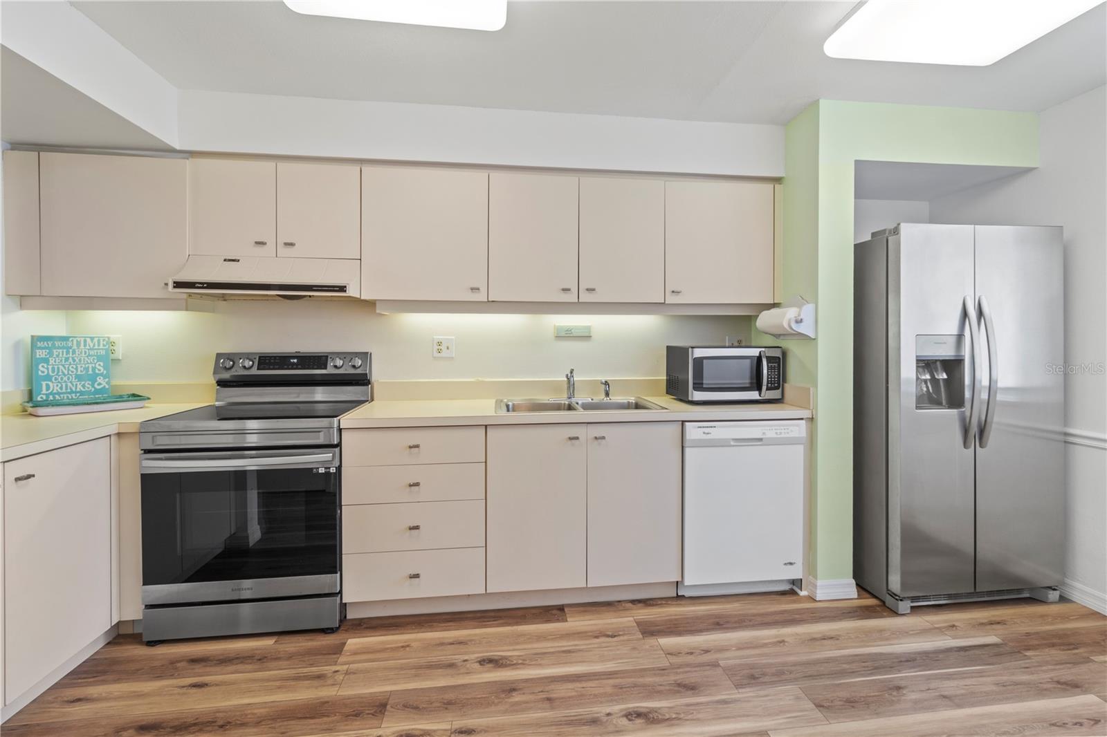 BAYPORT BCH & TEN PH D - Residential