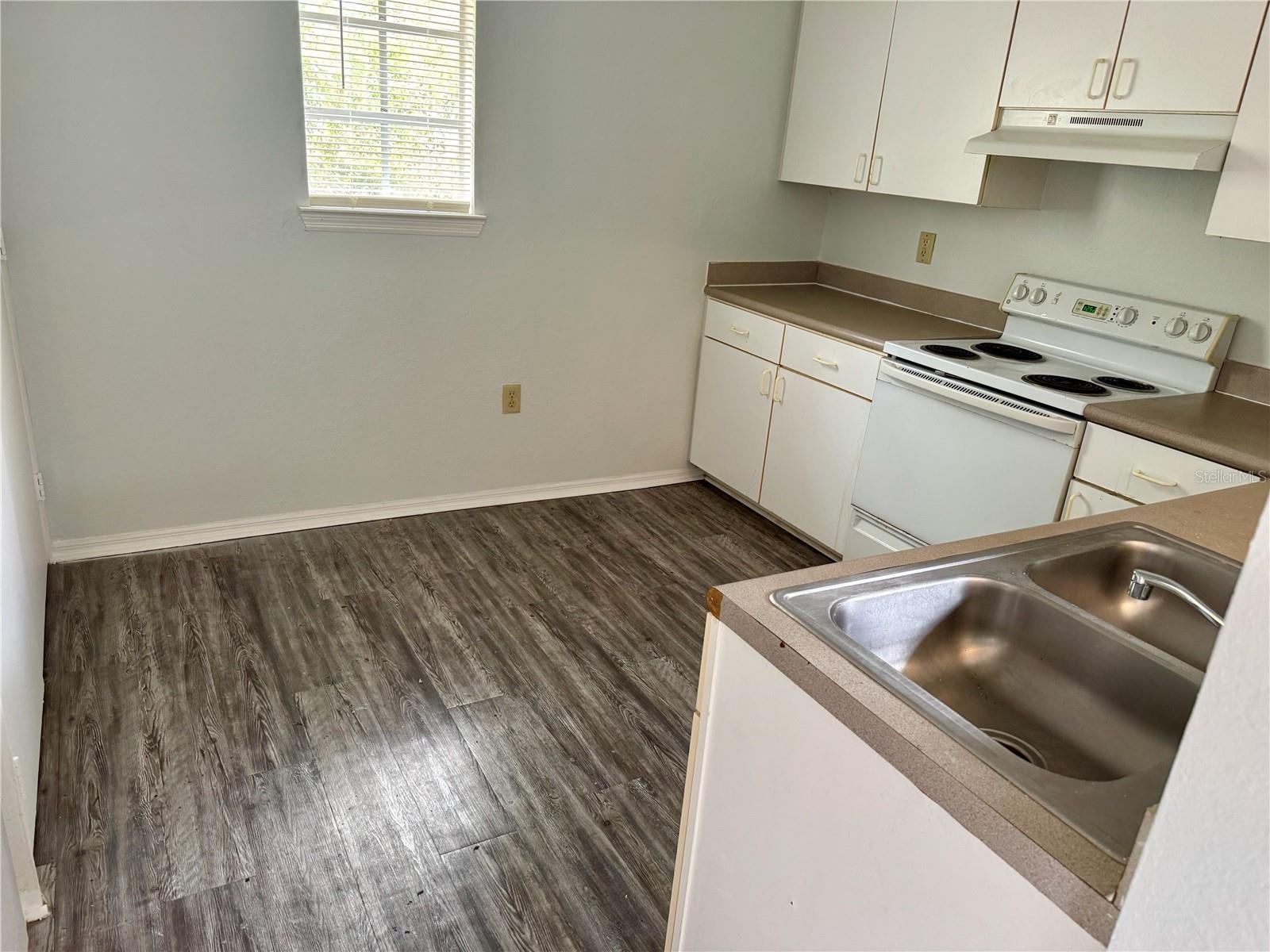 NOTTING HILL A CONDO - Residential