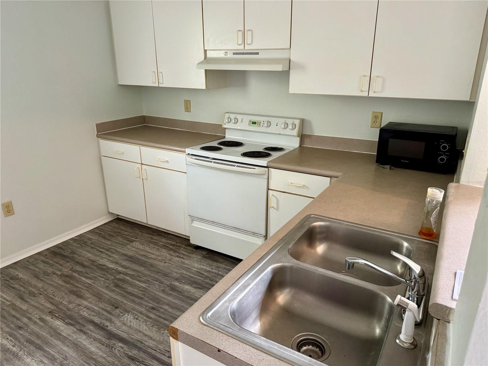 NOTTING HILL A CONDO - Residential