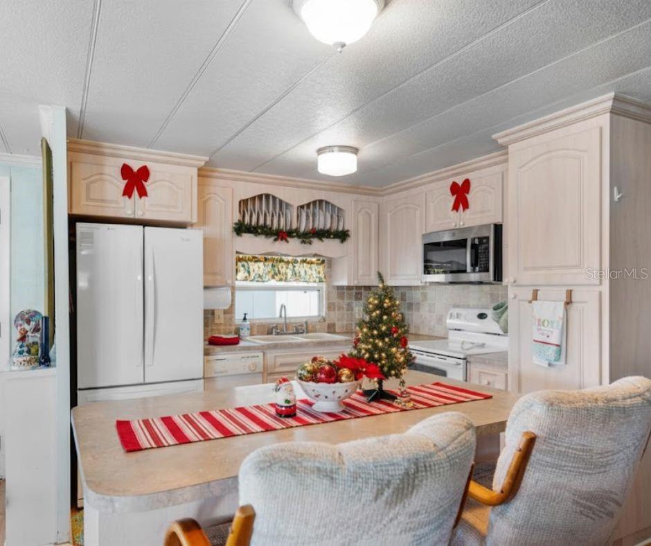 ARIANA SHORES MHP - Residential