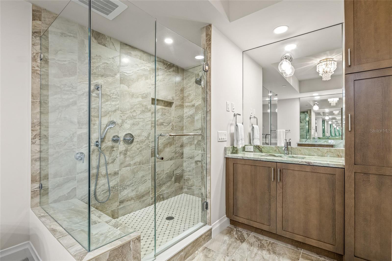 SUNSET POINTE AT COLLANY KEY III CONDO - Residential Lease