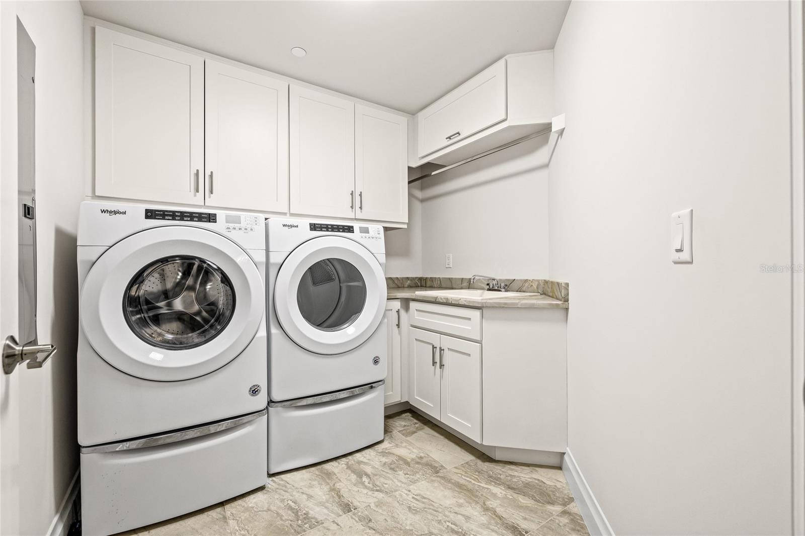 SUNSET POINTE AT COLLANY KEY III CONDO - Residential Lease