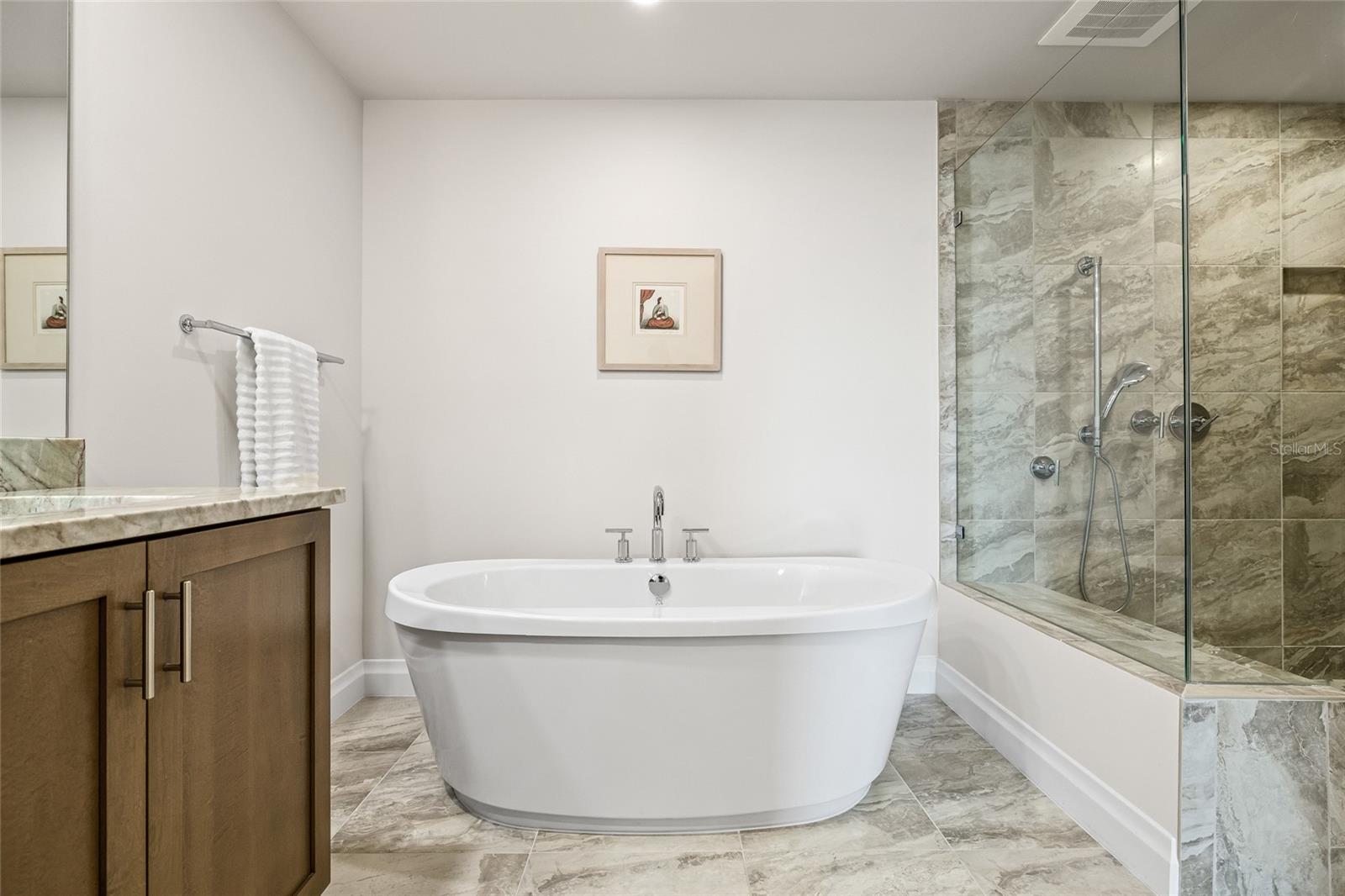 SUNSET POINTE AT COLLANY KEY III CONDO - Residential Lease