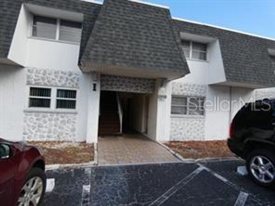 Holiday Oaks Condo, 2 Bedrooms, Block 1st Floor, (Not a 55+) Dogs or Cats Welcomed under 20 pounds,
 Huge Backyard, The County says this is a Non-Flood Zone, (X), No Rear Neighbor, Washer & Dryer 10
 steps from the front door. Less than 44 minutes to St. Pete Beach in Florida was just named the #1
 Beach in America and the Fifth Best Beach in the World. Great Location and Great Income producing property for investors