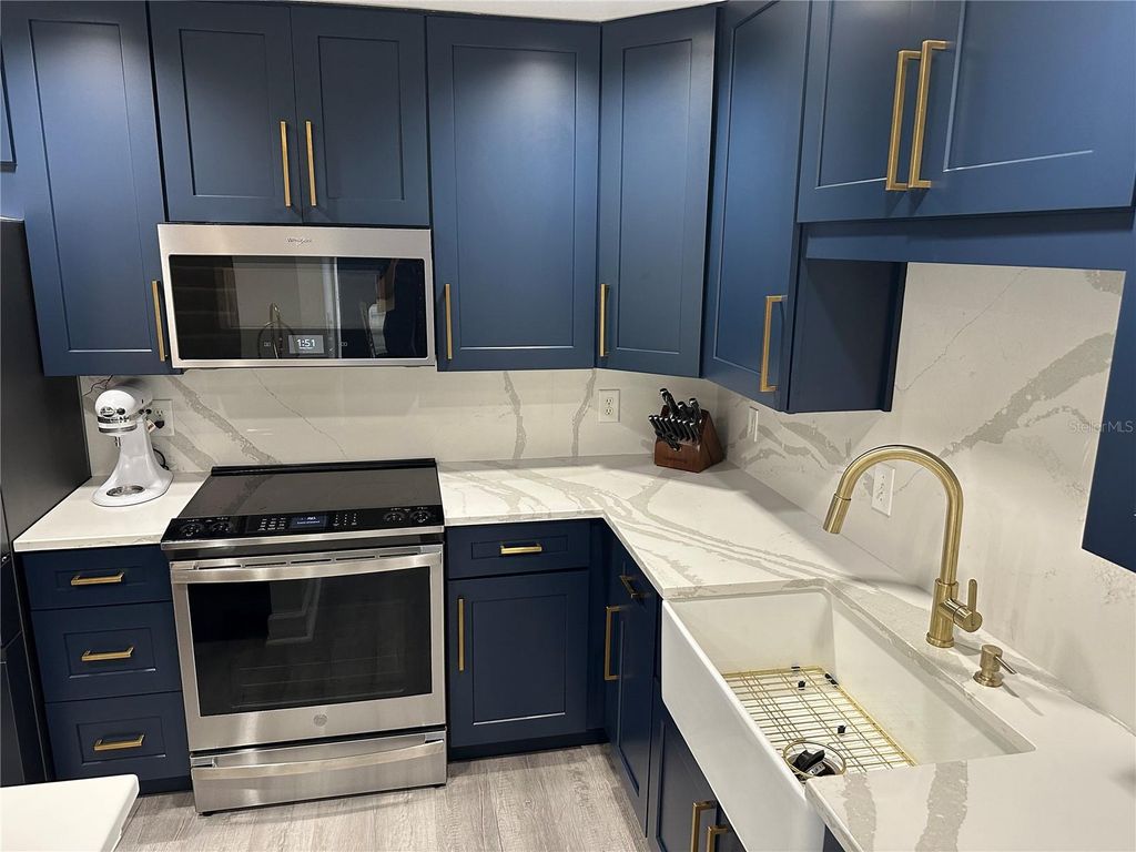 Photo of 808 3rd Avenue W #701, Bradenton, FL 34205 (MLS # A4636987)