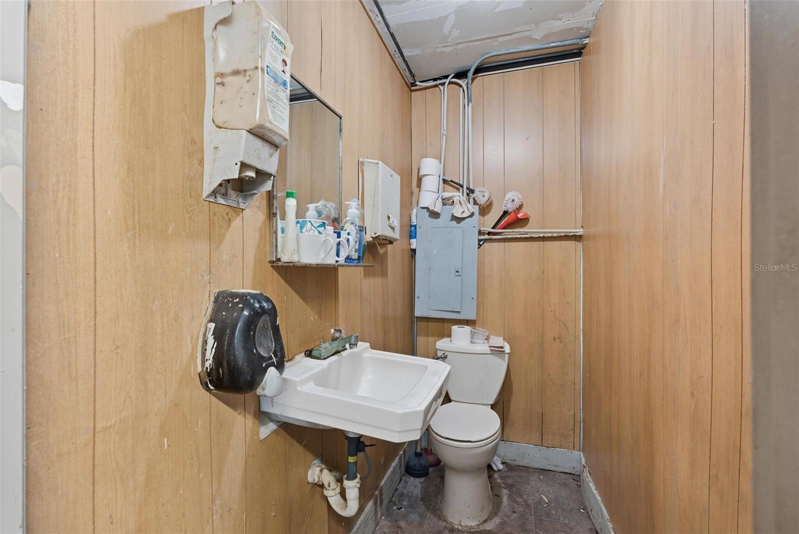 VENICE ADD KINGSTON - Commercial Sale