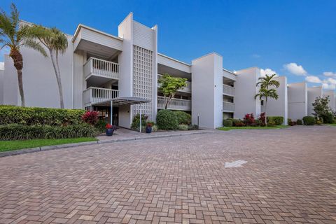 A home in LONGBOAT KEY