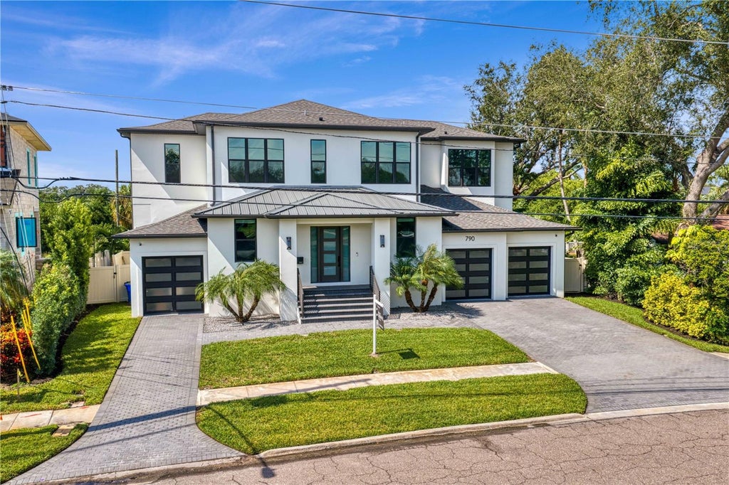 Photo of 790 Cordova Boulevard NE, St Petersburg, FL 33704 (MLS # TB8557208)