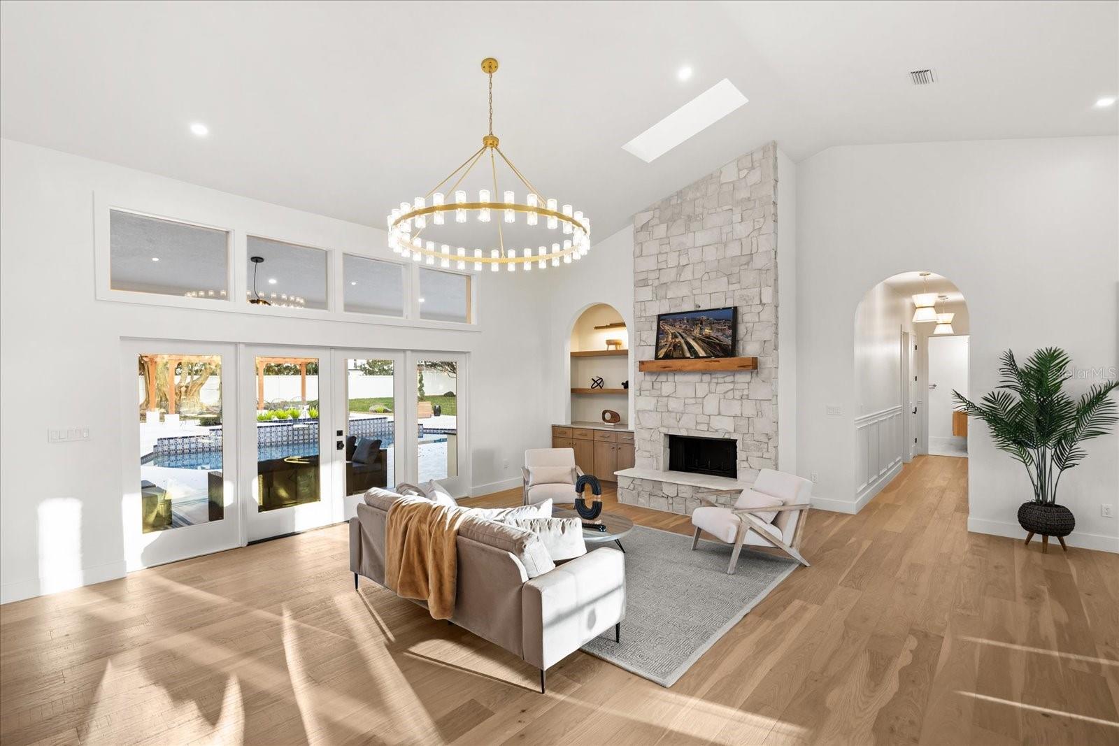 WINDERMERE OAKS - Residential