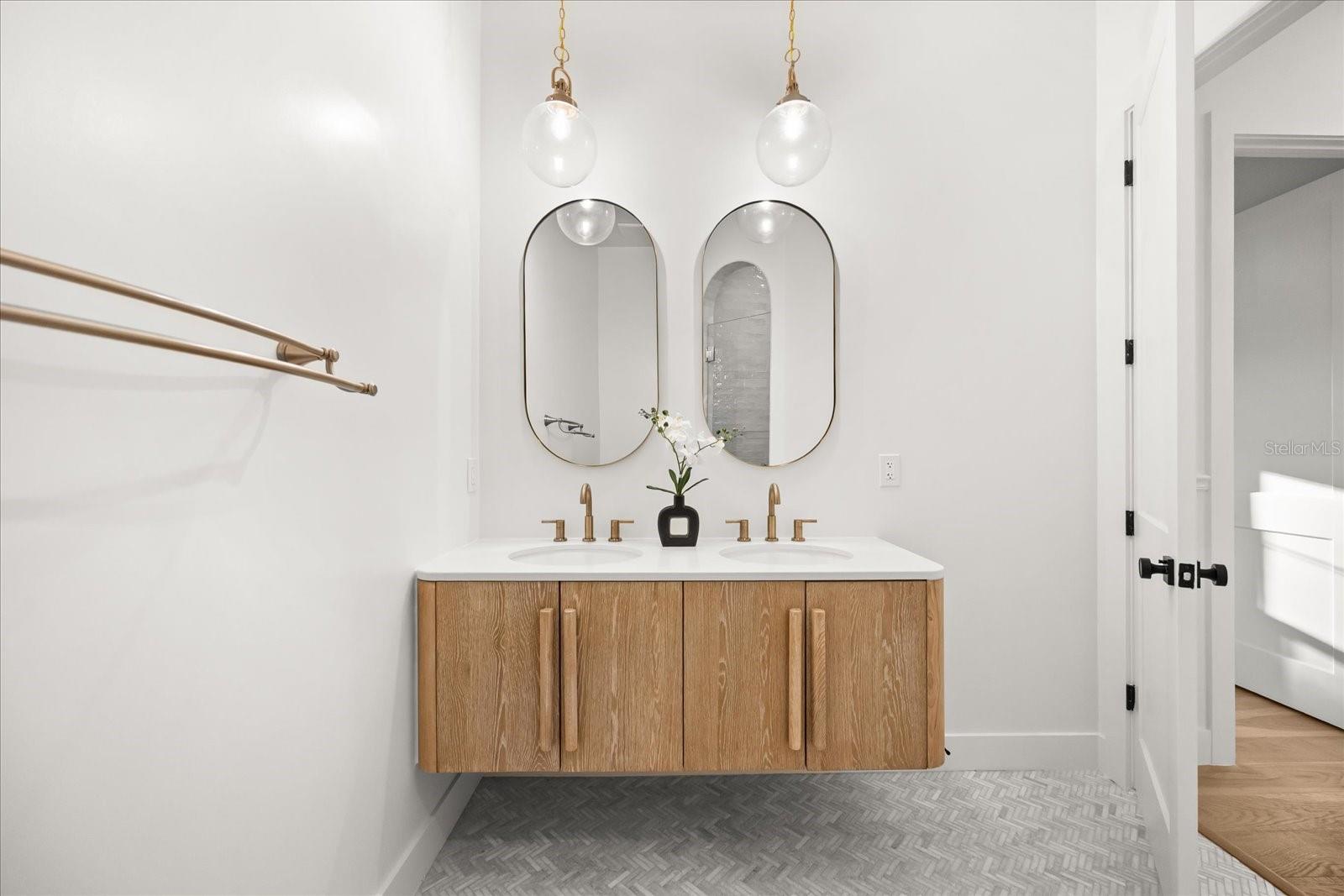 WINDERMERE OAKS - Residential