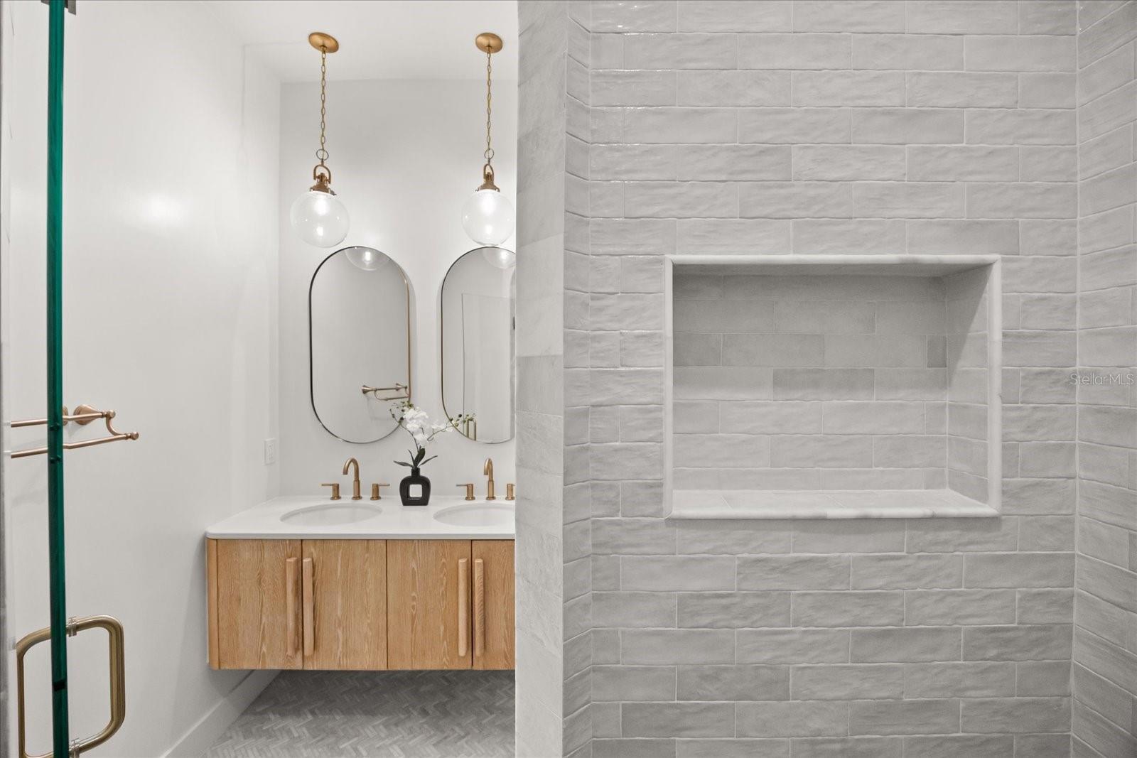 WINDERMERE OAKS - Residential