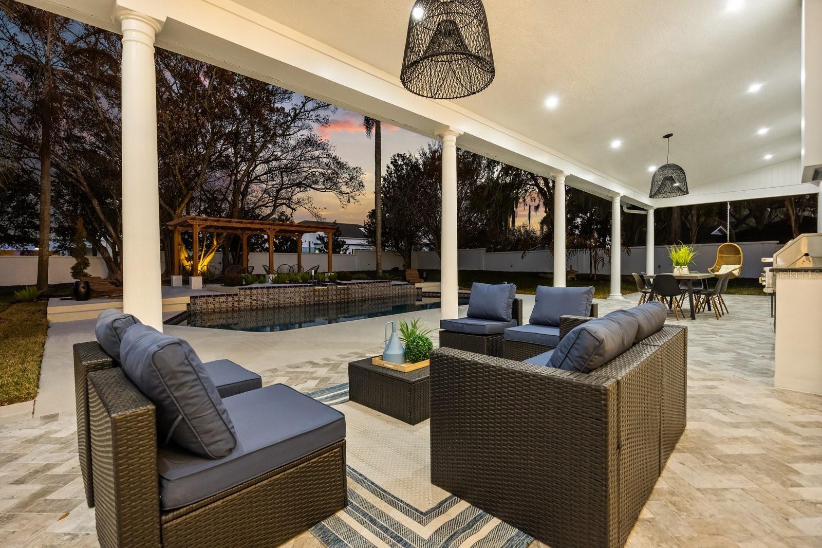 WINDERMERE OAKS - Residential