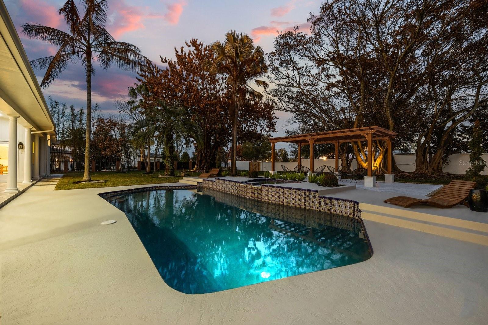 WINDERMERE OAKS - Residential