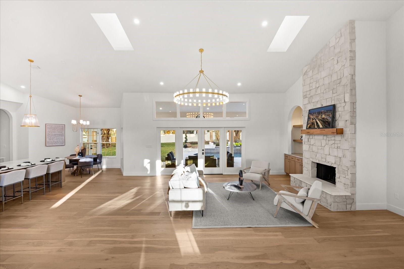 WINDERMERE OAKS - Residential