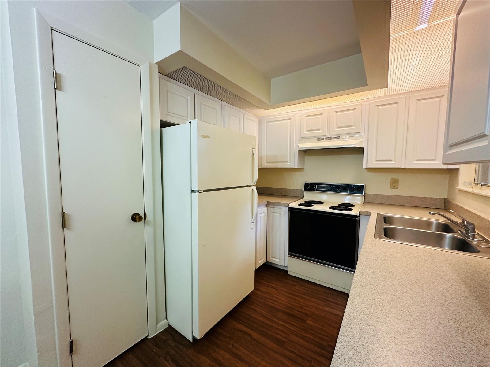 1568 NANTUCKET COURT 1302