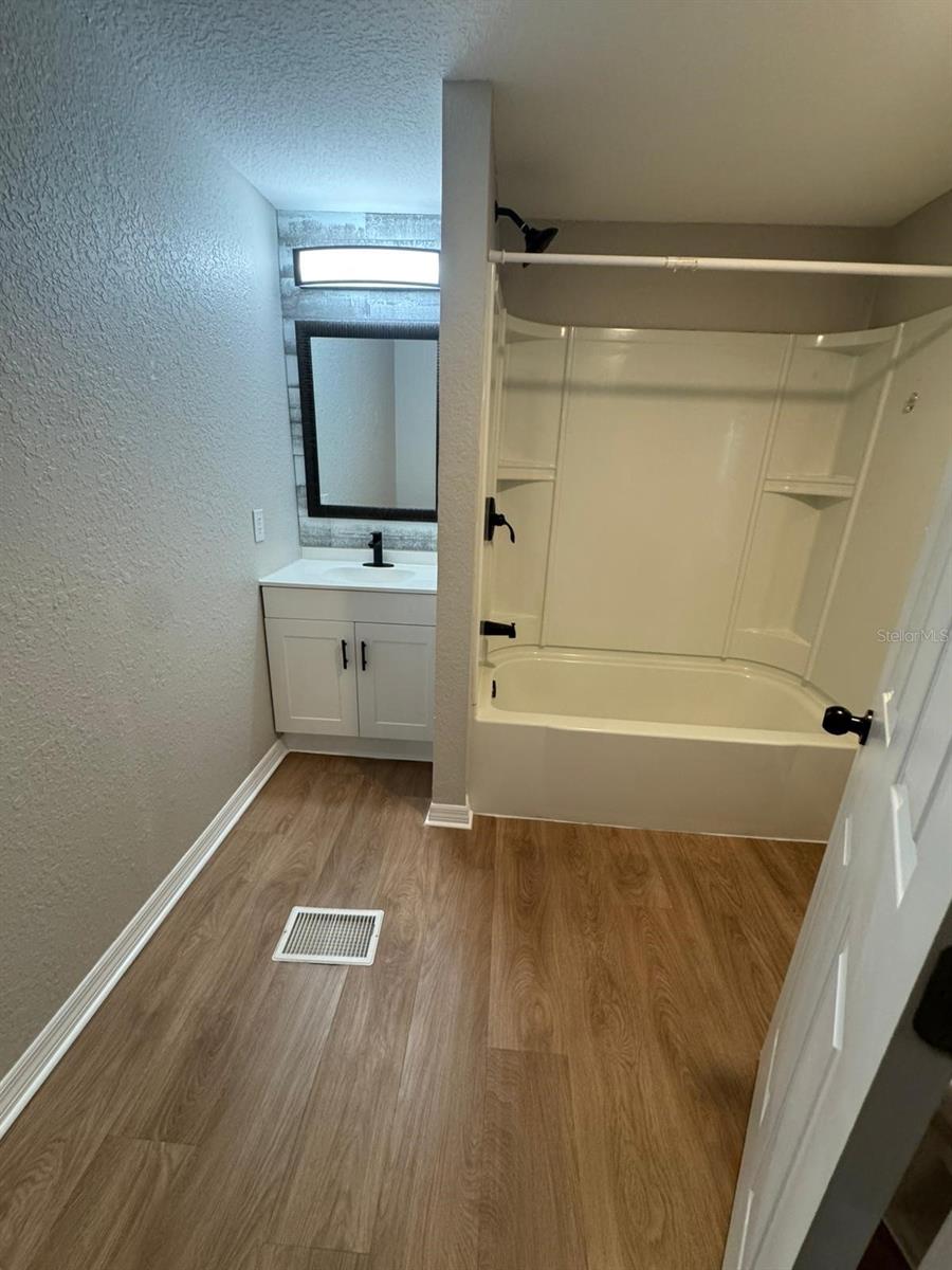 RIVER VILLAGE - Residential Lease