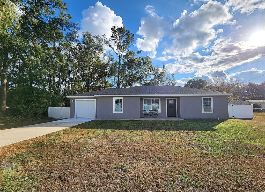 Photo of 6834 SE 107th Place, Belleview, FL 34420 (MLS # OM716519)