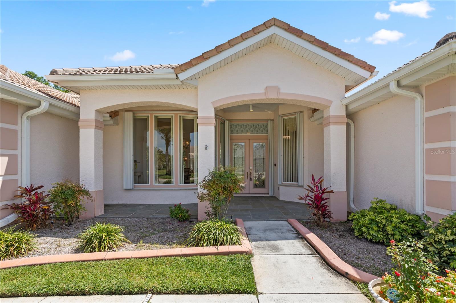 6111 OXBOW BEND LANE