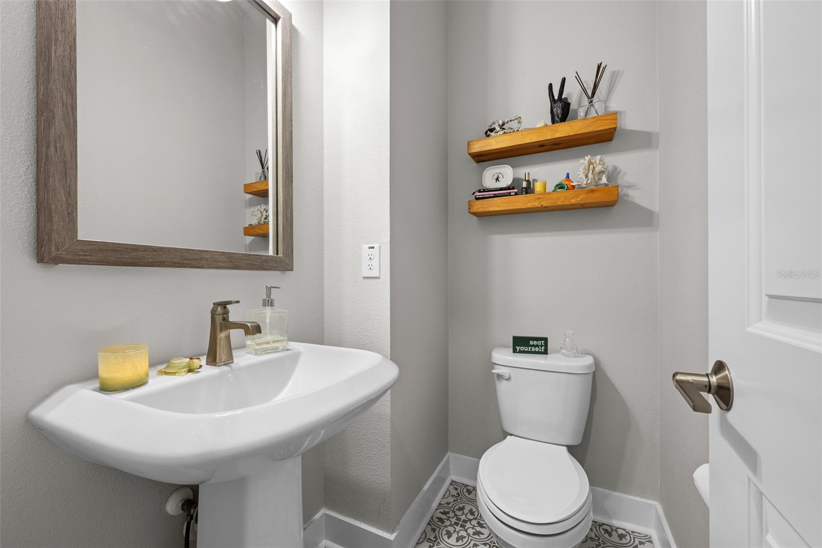 WESTSHORE VILLAGE TWNHMS - Residential