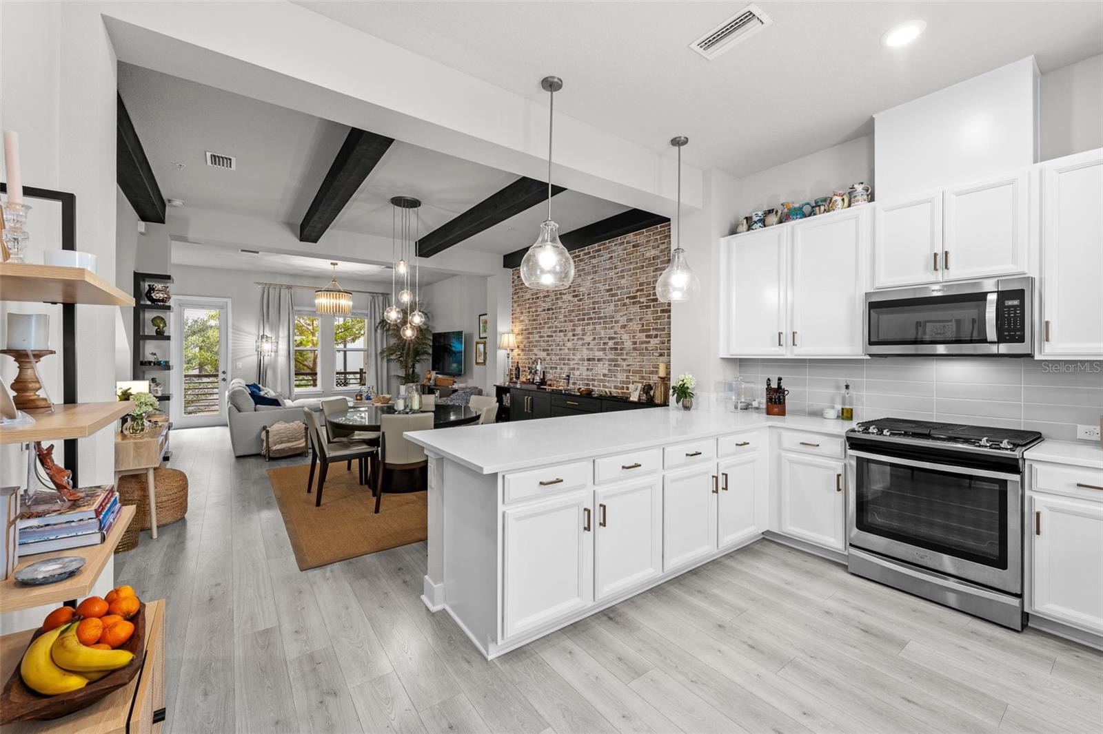 WESTSHORE VILLAGE TWNHMS - Residential