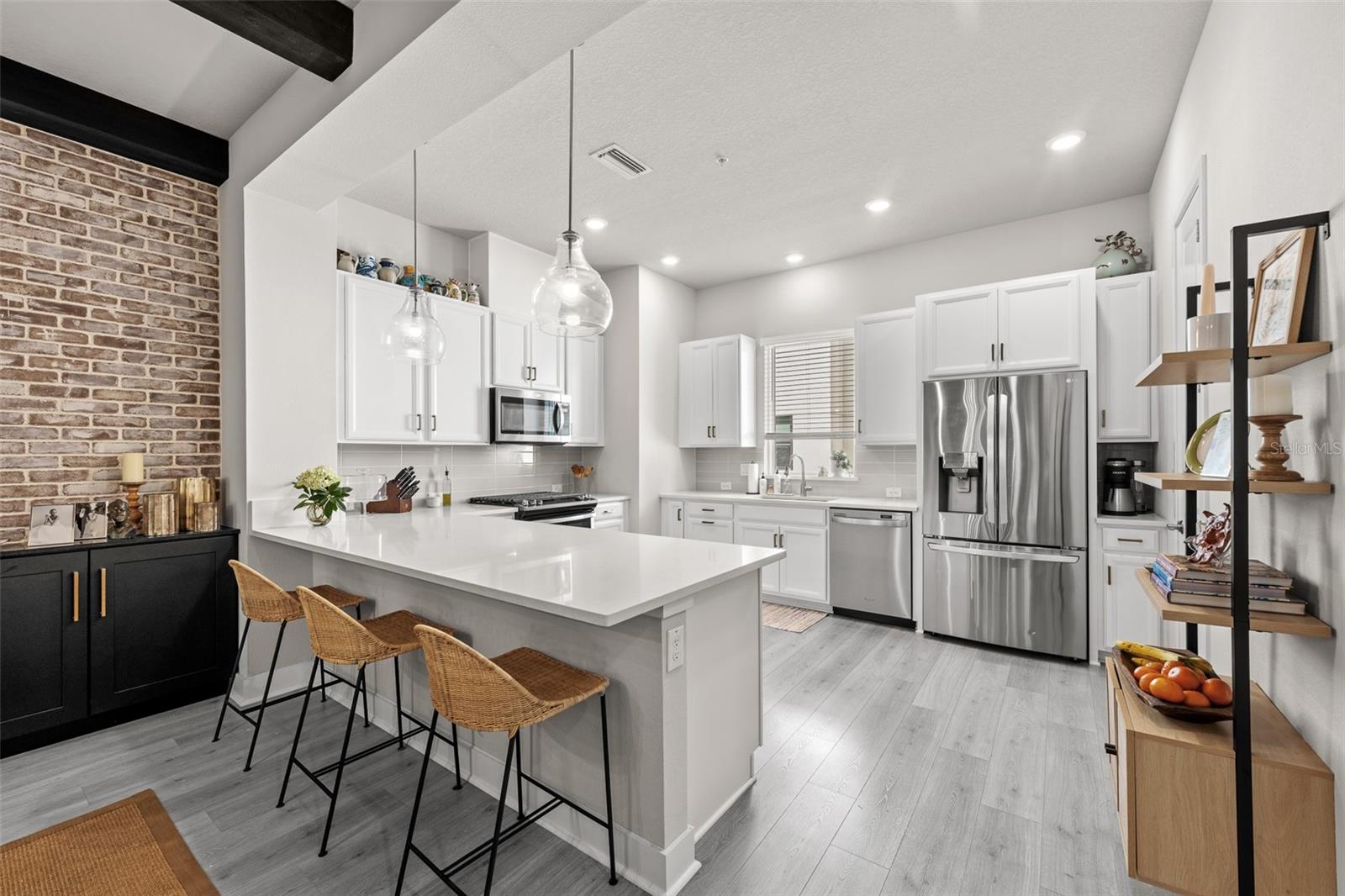 WESTSHORE VILLAGE TWNHMS - Residential