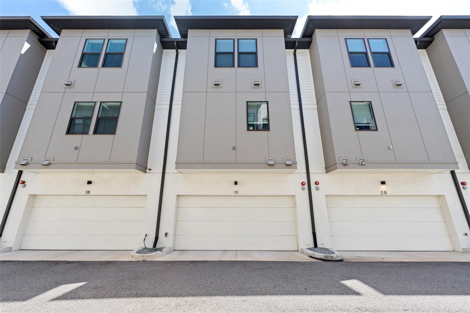 WESTSHORE VILLAGE TWNHMS - Residential