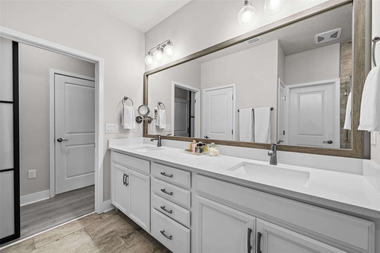 WESTSHORE VILLAGE TWNHMS - Residential