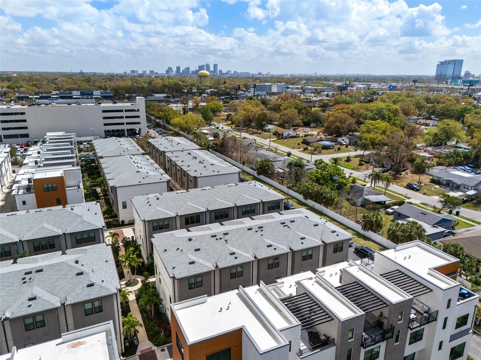 WESTSHORE VILLAGE TWNHMS - Residential