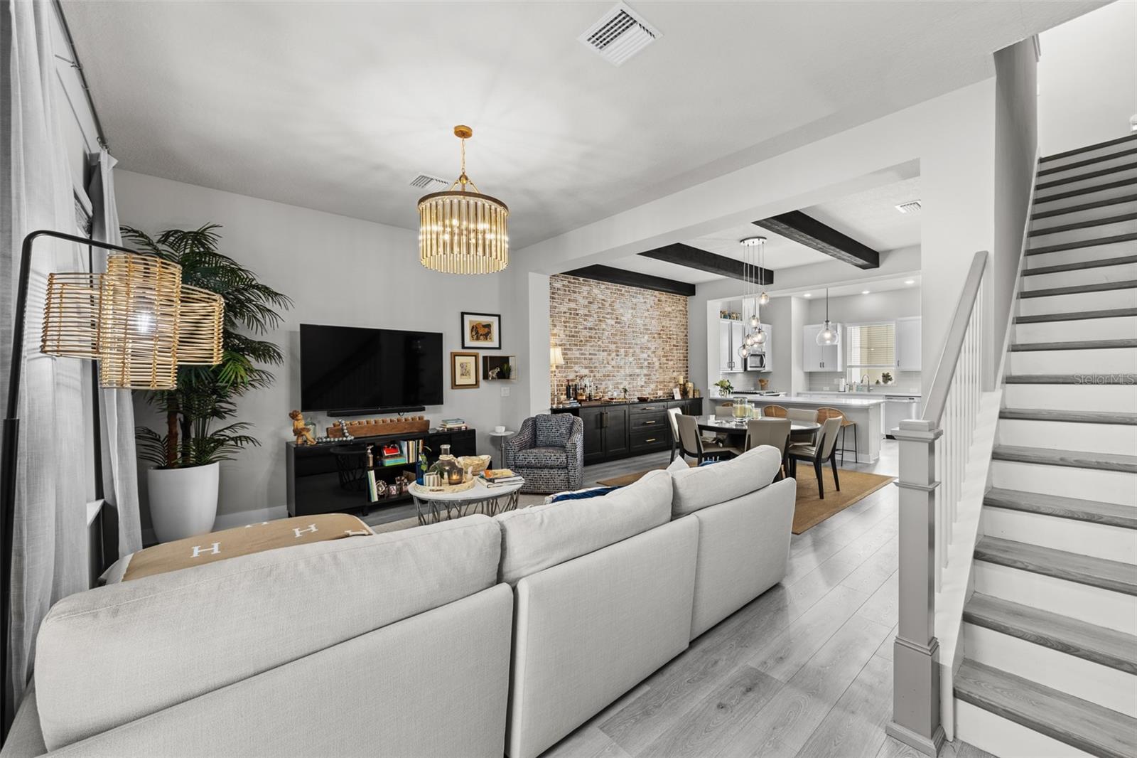 WESTSHORE VILLAGE TWNHMS - Residential