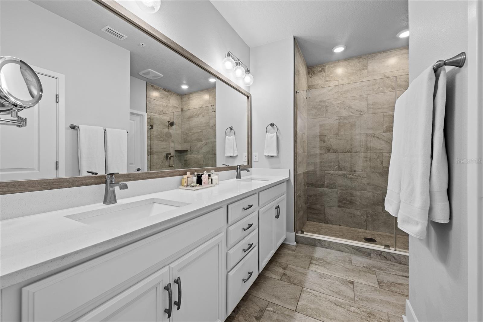 WESTSHORE VILLAGE TWNHMS - Residential