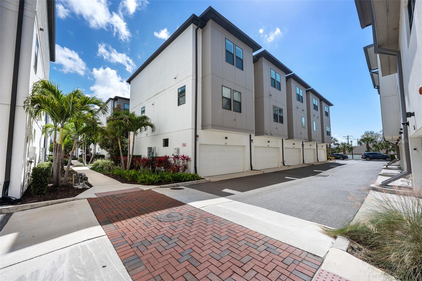 WESTSHORE VILLAGE TWNHMS - Residential