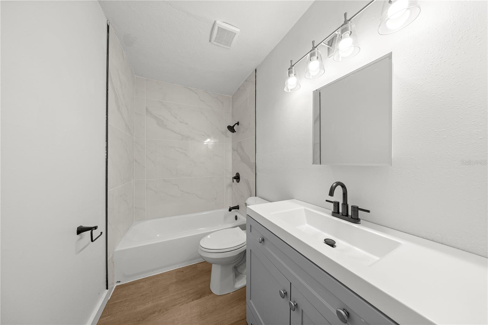 WHISPERING SANDS UN 01 - Residential Income