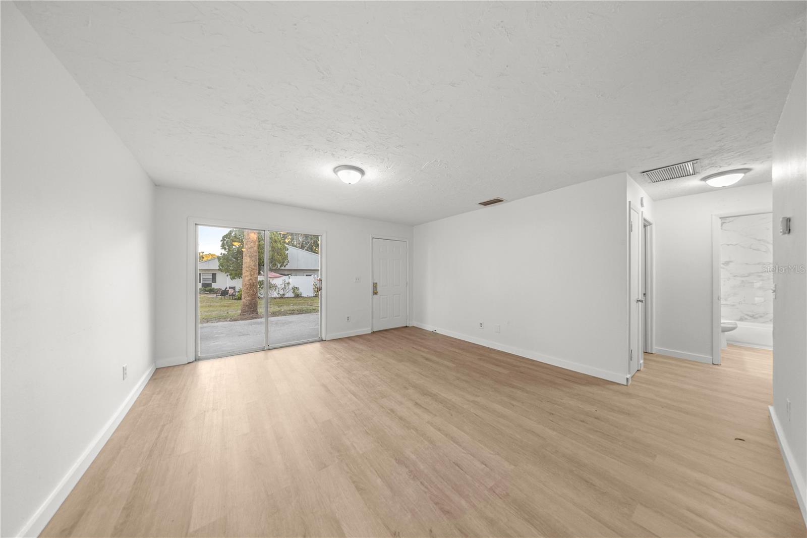 WHISPERING SANDS UN 01 - Residential Income