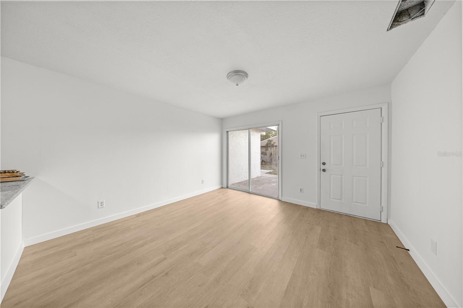 WHISPERING SANDS UN 01 - Residential Income