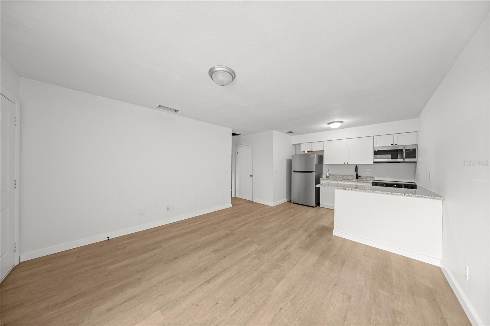 WHISPERING SANDS UN 01 - Residential Income